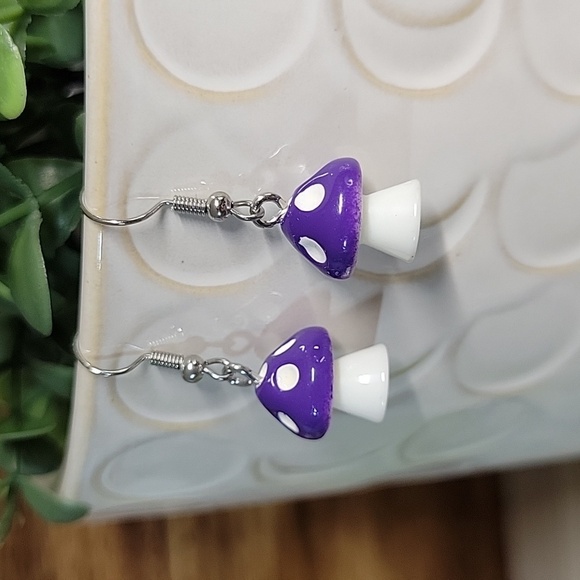 MINI MUSHROOM EARRINGS - Picture 1 of 7